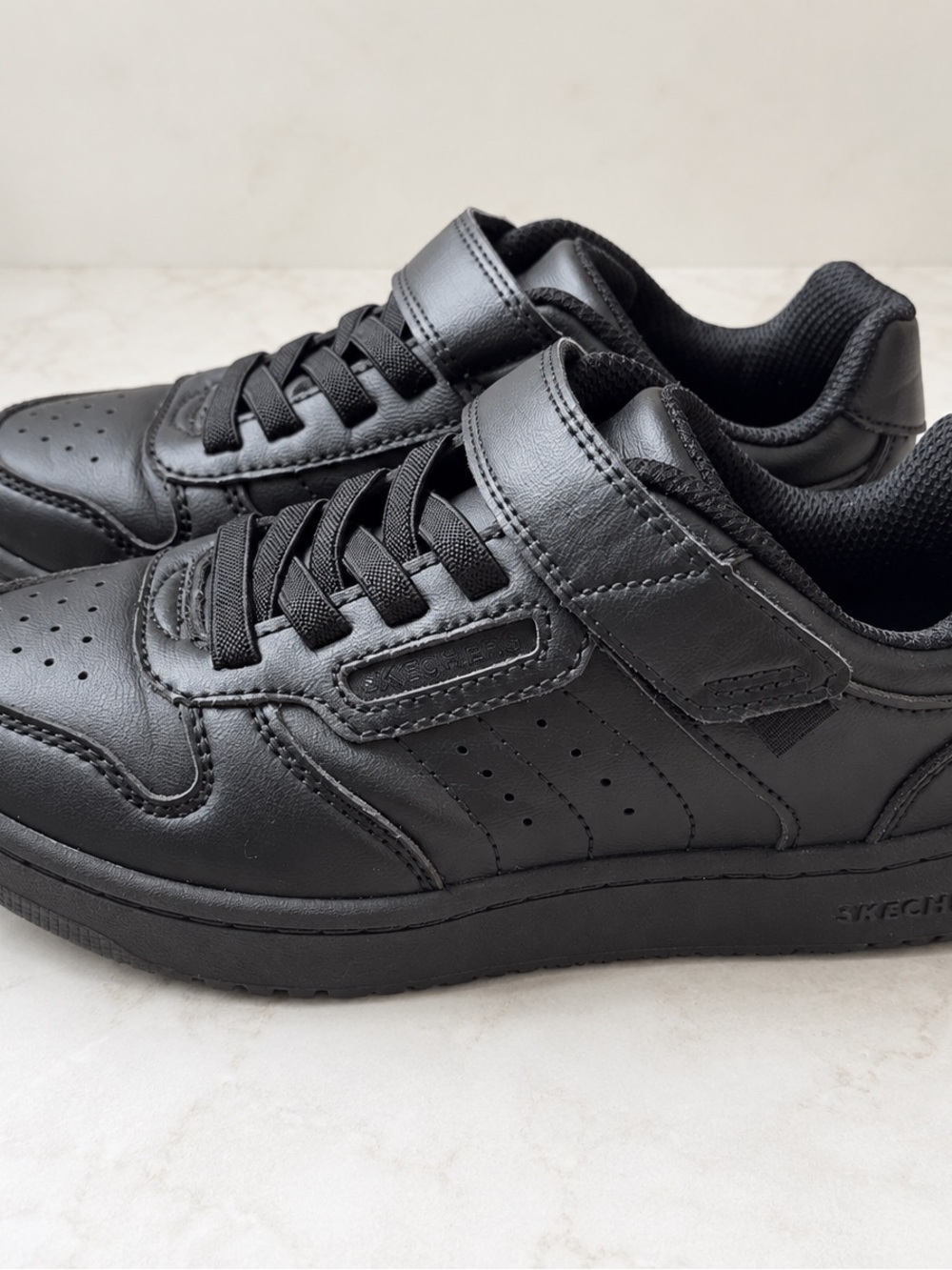 Skechers Men's Black Low-Top Leather Athletic Sneakers with Strap